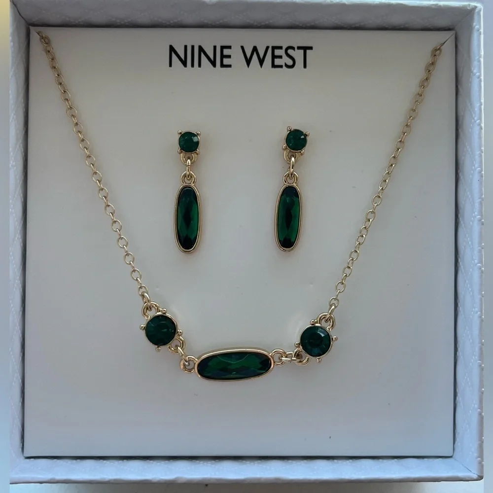 Nine West Gold and Green Earring Emerald Green Color - Picture 5 of 9
